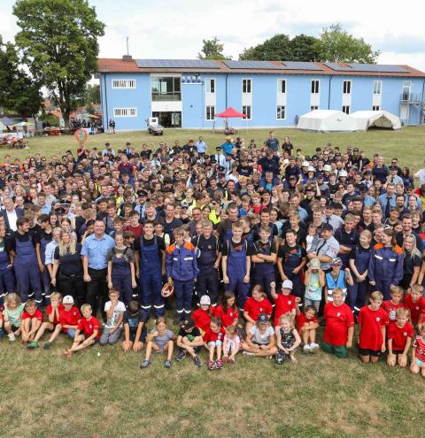 Gruppenbild am Ende des Tages auf dem Schulgelände Heiligkreuz